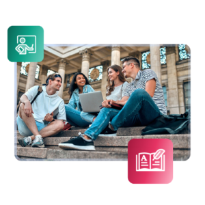 Quatre étudiants sont assis sur un large escalier et discutent entre eux, devant un bâtiment aux colonnes proéminentes